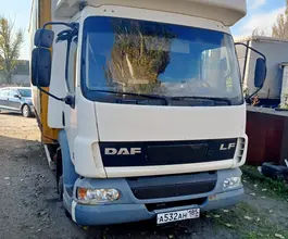 Тентованный грузовик Тентованный грузовик  DAF 2004 года б/у