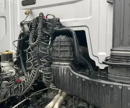 Тягач Седельный тягач FAW J7 2023 года б/у фото 3