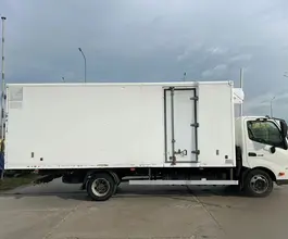 Рефрижератор Фургон  HINO 2017 года б/у фото 4