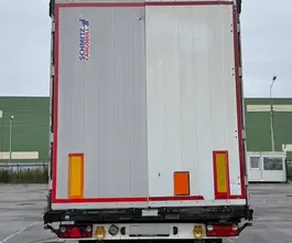 Шторный полуприцеп Schmitz Cargobull SCB S3T 2018 года б/у фото 5