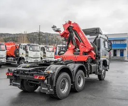 Тягач с КМУ Shacman SX42586V385 2025 года новый фото 3
