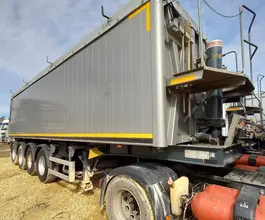 Самосвальный полуприцеп Bodex KIS 4WA1 2023 года б/у