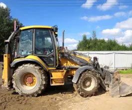 Экскаватор-погрузчик Volvo BL71 2012 года б/у