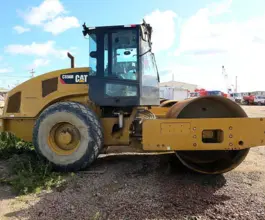 Дорожный каток Caterpillar CS56B 2014 года б/у