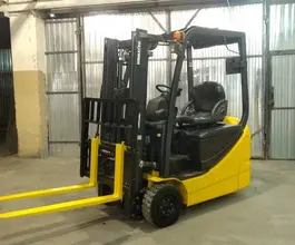 Вилочный погрузчик Komatsu FB 2014 года б/у
