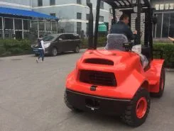 Вилочный погрузчик Внедорожные вилочные погрузчики серии 2WD и 4WD  б/у фото 3