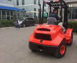 Вилочный погрузчик Внедорожные вилочные погрузчики серии 2WD и 4WD  б/у фото 3