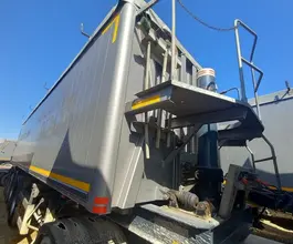 Самосвальный полуприцеп Bodex KIS 4WA1 2023 года б/у