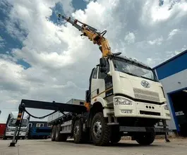 Манипулятор-самопогрузчик FAW CA3310 с КМУ XCMG SQZ330-6 2025 года новый фото 5