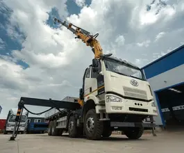Манипулятор-самопогрузчик FAW CA3310 с КМУ XCMG SQZ330-6 2026 года новый фото 5