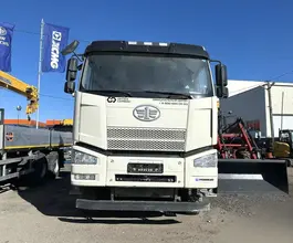 Манипулятор-самопогрузчик FAW CA3310 с КМУ XCMG SQZ460-6 2026 года новый фото 2