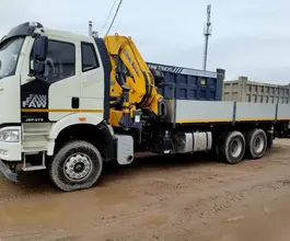 Манипулятор-самопогрузчик FAW J6P с КМУ XCMG SQZ330-6 2026 года новый