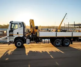 Манипулятор-самопогрузчик FAW J6P с КМУ XCMG SQZ330-6 2026 года новый фото 2