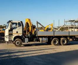 Манипулятор-самопогрузчик FAW J6P с КМУ XCMG SQZ330-6 2026 года новый фото 3