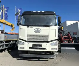 Манипулятор-самопогрузчик FAW CA3310 с КМУ XCMG SQZ460-6 2026 года новый фото 2