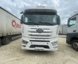 Седельный тягач Седельный тягач FAW J7 2023 года б/у фото 3
