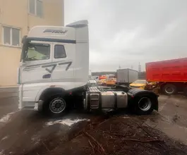Седельный тягач Седельный тягач FAW J7 2023 года б/у фото 4