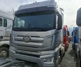 Седельный тягач Седельный тягач FAW J7 2023 года б/у фото 3