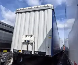 Тентованный полуприцеп Krone SD 2023 года б/у