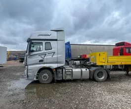 Седельный тягач Седельный тягач FAW J7 2023 года б/у фото 4
