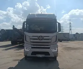 Седельный тягач Седельный тягач FAW J7 2023 года б/у фото 3