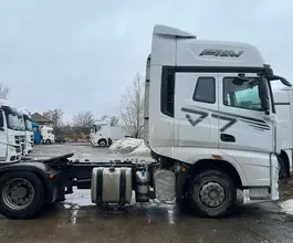Седельный тягач Седельный тягач FAW J7 2023 года б/у фото 3