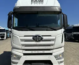 Седельный тягач Седельный тягач FAW J7 2023 года б/у фото 3