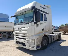Седельный тягач FAW J7 2023 года б/у