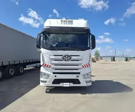 Седельный тягач Седельный тягач FAW J7 2023 года б/у фото 2