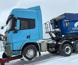 Седельный тягач SHACMAN SX42584V324 2023 года б/у