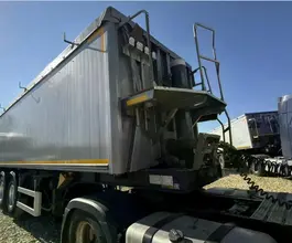 Самосвальный полуприцеп Bodex KIS 4WA1 2023 года б/у