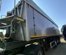 Самосвальный полуприцеп Bodex KIS 4WA1 2023 года б/у