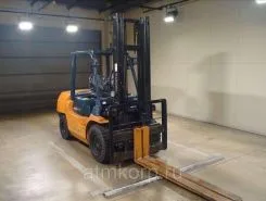 Вилочный погрузчик Toyota 02-7FD45  б/у