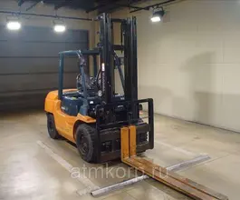 Вилочный погрузчик Toyota 02-7FD45  б/у