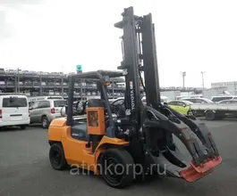 Вилочный погрузчик Toyota 02-7FD45  б/у