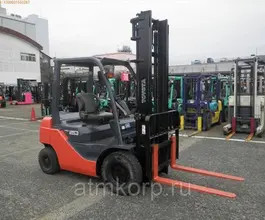 Вилочный погрузчик Toyota 02-8FD20  б/у