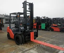 Вилочный погрузчик Toyota FORKLIFT 8FDL25  б/у