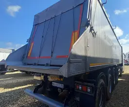 Самосвальный полуприцеп Bodex KIS 4WA1 2023 года б/у