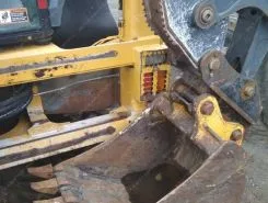 Экскаватор-погрузчик John Deere 325 2010 года б/у