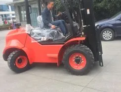 Вилочный погрузчик Внедорожные вилочные погрузчики серии 2WD и 4WD  б/у фото 4