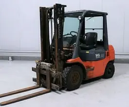Вилочный погрузчик Toyota 62-7FD25  б/у