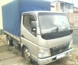 Тентованный грузовик Тентованный грузовик  Mitsubishi 2003 года б/у