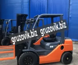 Вилочный погрузчик Toyota 32-8FG25 2008 года б/у