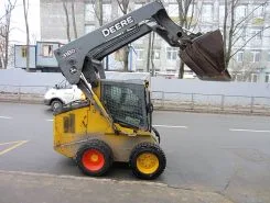 Фронтальный погрузчик John Deere 318d 2012 года б/у