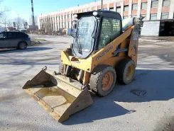Фронтальный погрузчик Mustang 2054 2011 года б/у