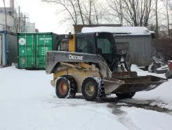 Фронтальный погрузчик John Deere 328 D 2010 года б/у фото 2