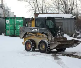 Фронтальный погрузчик John Deere 328 D 2010 года б/у фото 2