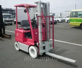 Вилочный погрузчик Toyota FORKLIFT 2018 года б/у