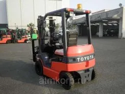 Вилочный погрузчик Toyota FORKLIFT 2012 года б/у фото 2