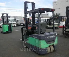 Вилочный погрузчик Toyota FORKLIFT 2004 года б/у фото 2